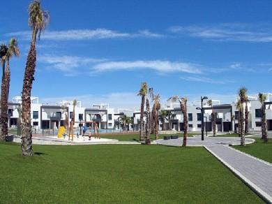 Apartamento con 2 dormitorios se vende en Punta Prima, Costa Blanca