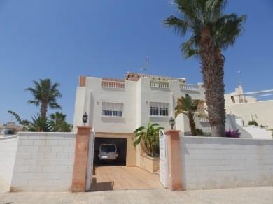 Chalet con 4 dormitorios se vende en Los Dolses
