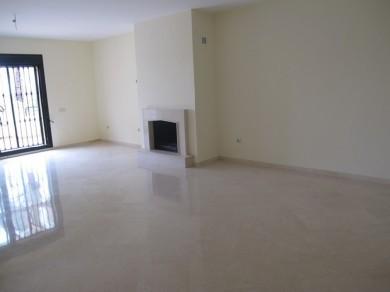 Apartamento con 3 dormitorios se vende en Marbella, Costa del Sol
