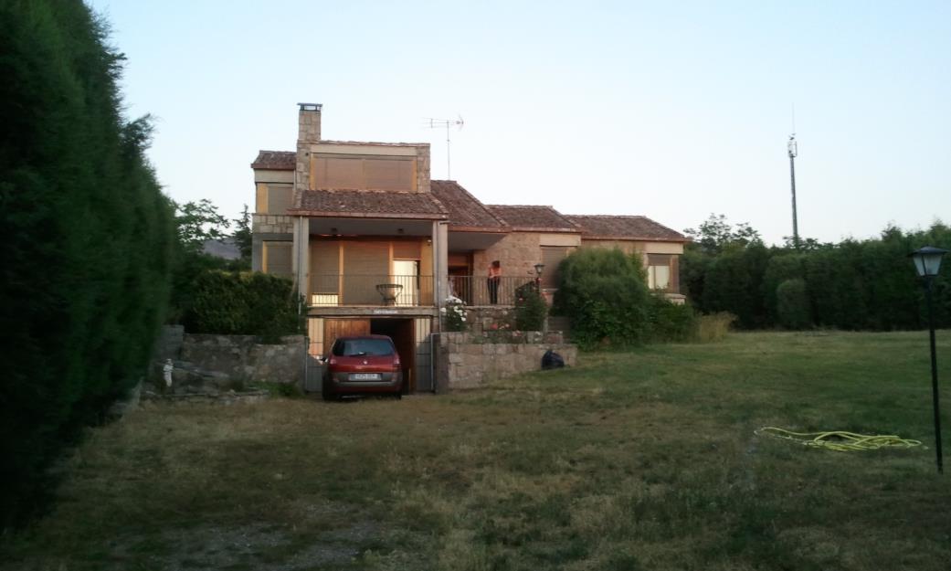 fantástica vivienda unifamiliar enel centro del pueblo, muy cerca de Segovia