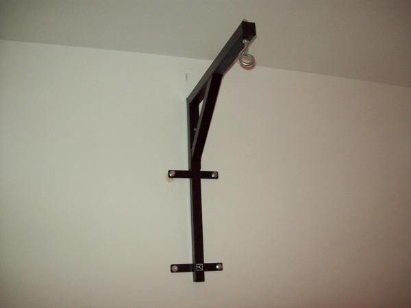saco de boxeo con soporte de pared para colgarlo
