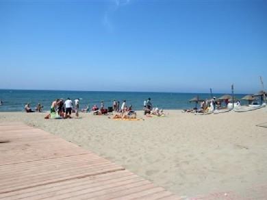 Apartamento con 2 dormitorios se vende en Marbella, Costa del Sol