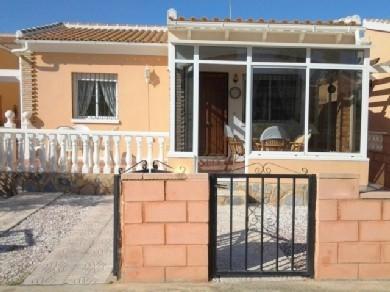 Chalet con 2 dormitorios se vende en Playa Flamenca, Costa Blanca
