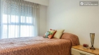 Rooms available - Stylish 3-bedroom females-only apartment in interesting Quatre Carreres - mejor precio | unprecio.es