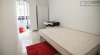 Rooms available - 8-Bedroom apartment to share in the desirable Arguelles area - mejor precio | unprecio.es