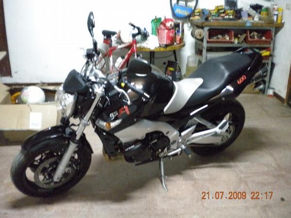 Suzuki GSR600 '07 con equipo completo
