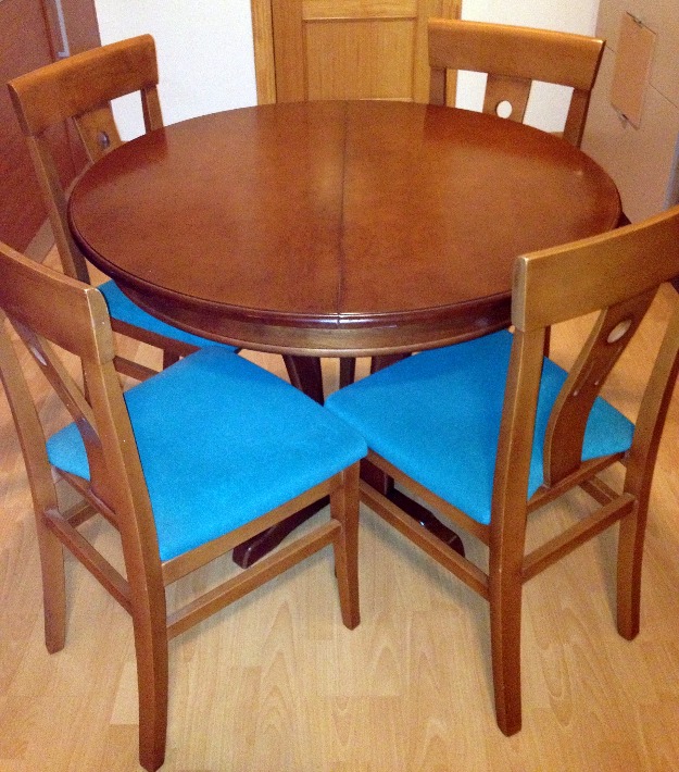 Conjunto comedor mesa de nogal extensible más 6 sillas
