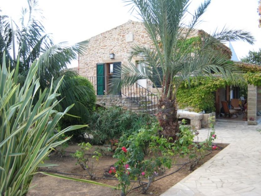 Finca con 600m² de vivienda y 50000m² de terreno