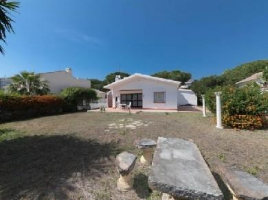 Chalet con 2 dormitorios se vende en Marbella, Costa del Sol