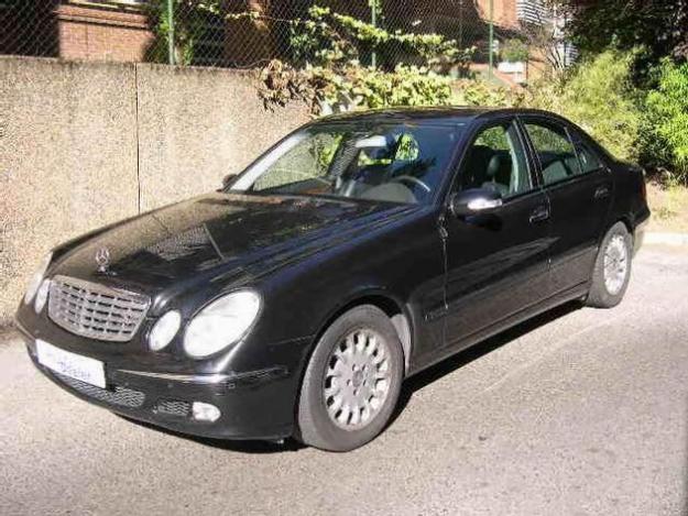 Venta de coche Mercedes E 320 CDI ELEGANCE '02 en Las Rozas