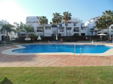 Apartamento con 2 dormitorios se vende en Marbella, Costa del Sol