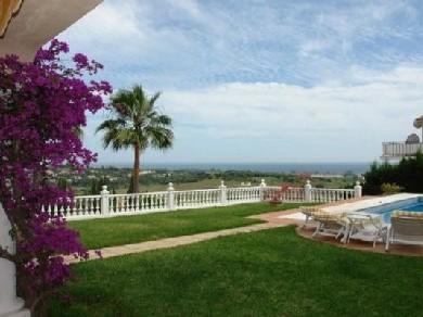 Chalet con 4 dormitorios se vende en Estepona, Costa del Sol