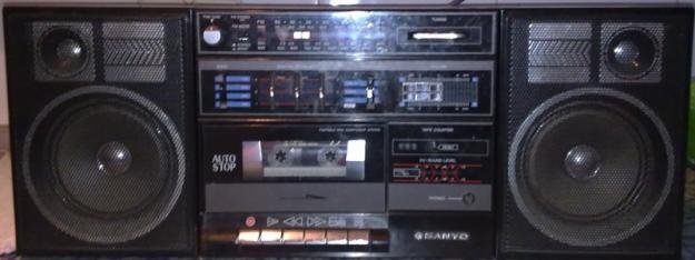 Radio cassette sanyo c-12 stereo