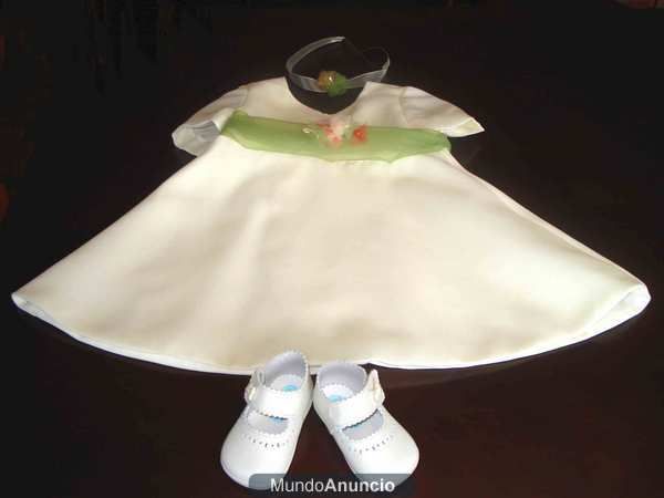 SE VENDEN 2 CONJUNTOS DE VESTIDOS DE BAUTIZO CASI NUEVOS (USADOS UNA SOLO VEZ )