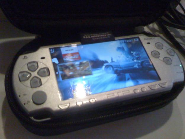 PSP Slim Silver Ocasion con 18 juegos