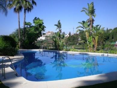Adosado con 3 dormitorios se vende en Marbella, Costa del Sol