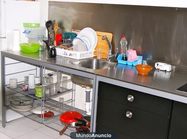 COCINA COMPLETA CON ELECTRODOMÉSTICOS.