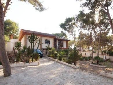 Chalet con 4 dormitorios se vende en Los Balcones, Costa Blanca