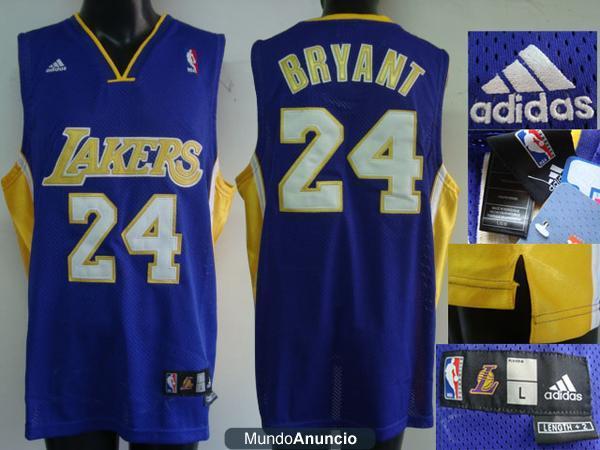 Otaku Kobe Bryant, feliz de la vida: colección de casa en la playa favorita de ropa de fútbol