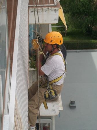 Reparar cornisa tejado Madrid Reparamos cornisas por trabajos verticales en altura y sin a
