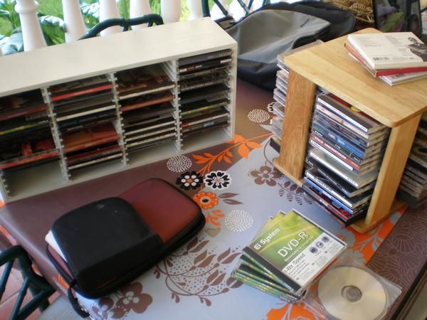 cambio material musica, cds, estantes,. fundas,. DVD-R 4gb, etc,. por ipod