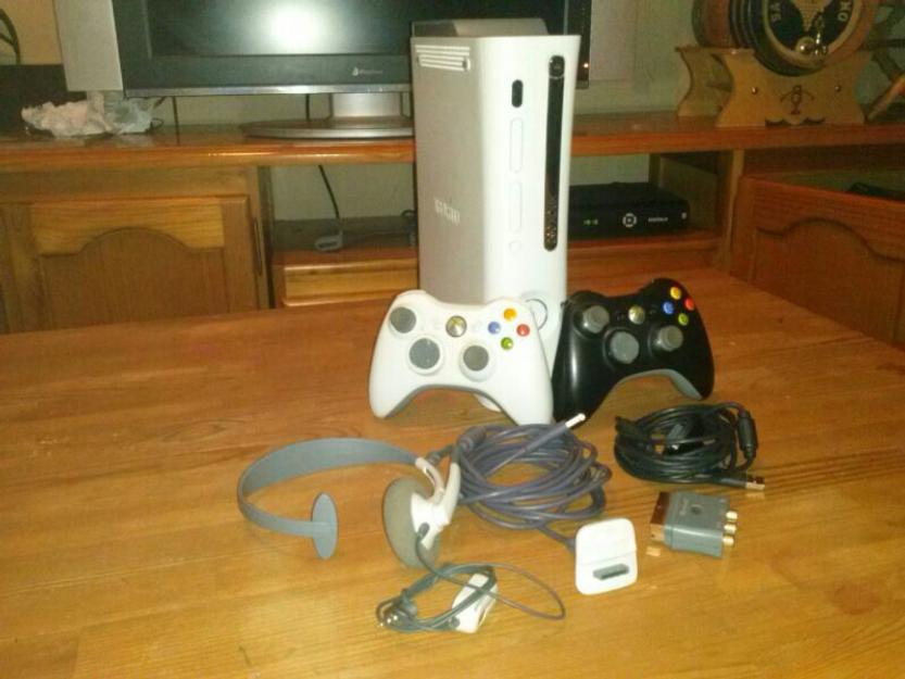 xbox 360 blanca nueva con dos mandos y 13 juegos gta 5 fifa 13 etc 150 euros