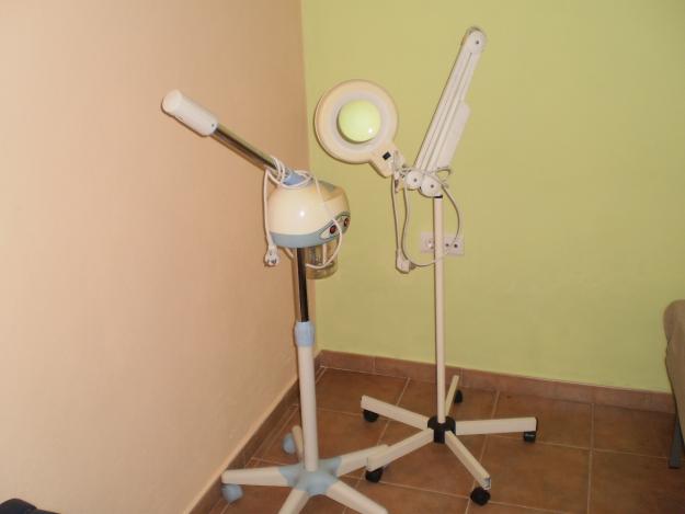 Mobiliario de  Estetica: Lupa con pie y 5cm de aumento Vaporizador  .