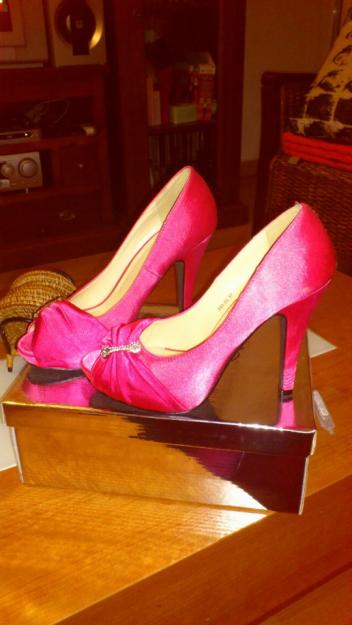 Vendo un zapato lindo rosa