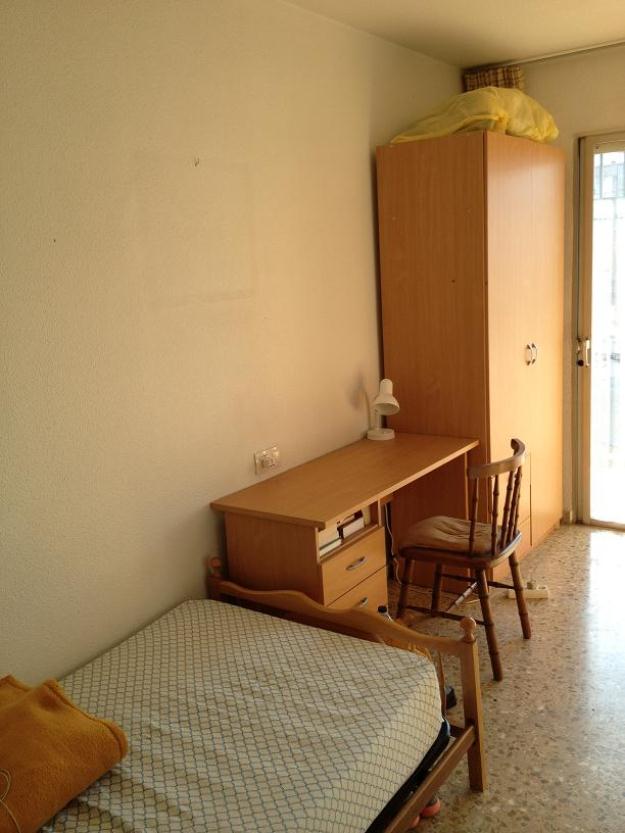 Alquilo habitaciones en piso limpio y tranquilo-rooms for rent in clean flat close center