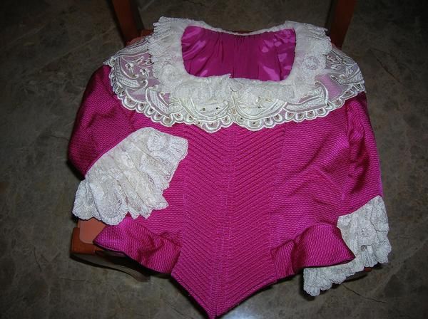 Vendo traje de Fallera Fucsia con dos cuerpos