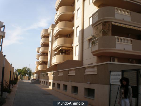 ATICO de 120m²  Con plaza de garage a450m de la playa . 155000€