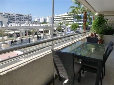 Apartamento con 2 dormitorios se vende en Marbella, Costa del Sol