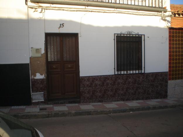 Casa en Peñarroya Pueblonuevo de 165 m2 por 66.000 euros.