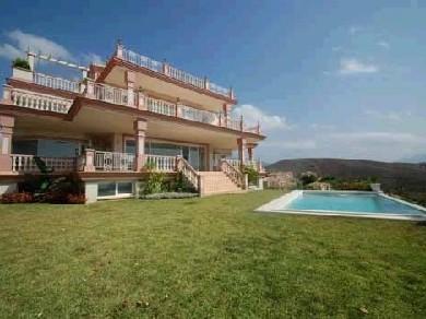 Chalet con 7 dormitorios se vende en Estepona, Costa del Sol