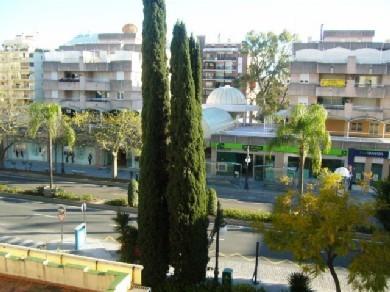 Apartamento con 3 dormitorios se vende en Marbella, Costa del Sol