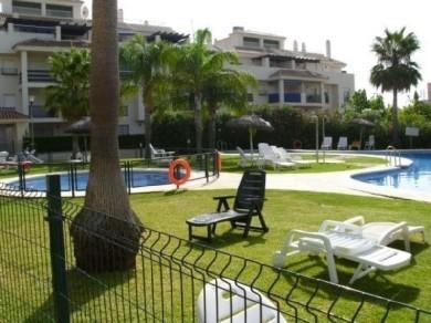 Apartamento con 3 dormitorios se vende en Marbella, Costa del Sol