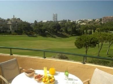 Apartamento con 3 dormitorios se vende en Marbella, Costa del Sol