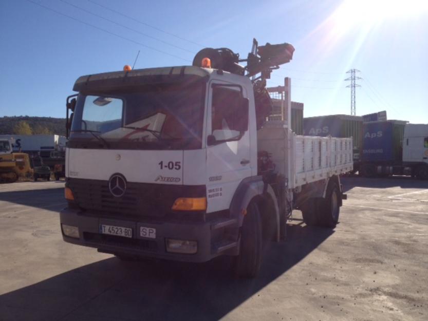 Camion volquete grua