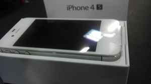 MINT CONDITION de Apple iPhone 4S (modelo reciente) - 16GB - Blanco (AT & T) Smartphone
