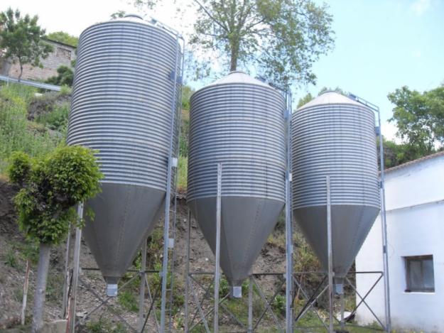 Vendo silos, molino y útiles de ganadería