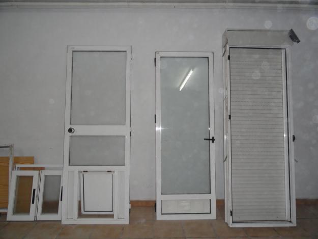 Vendo económico lote de 2 puertas de aluminio y 1 ventana