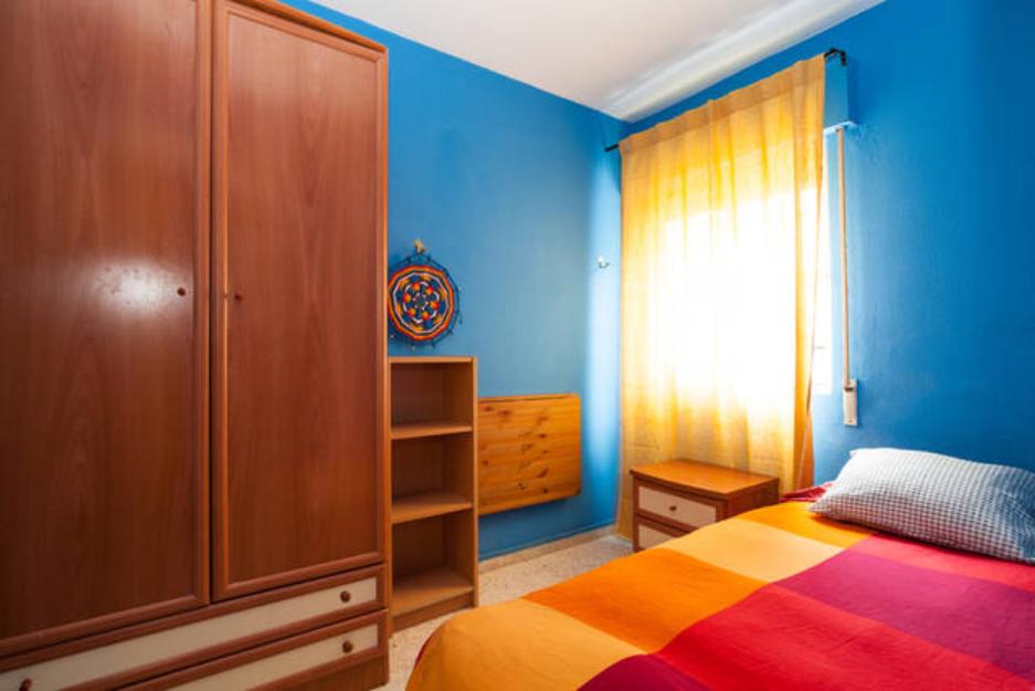 room for rent 250,00 bills included/alquilo habitación 270,00 todo incluido