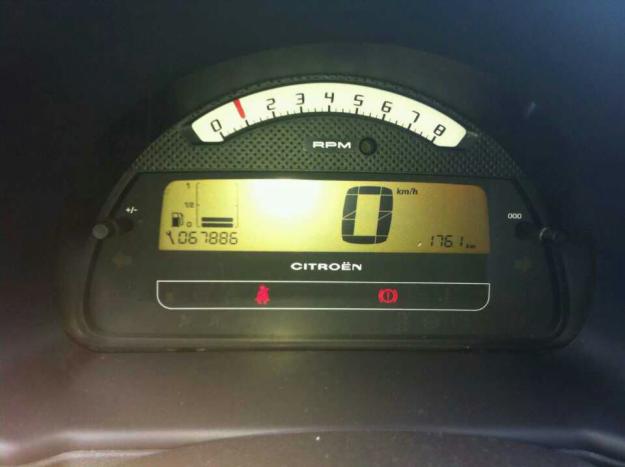 Vendo Citroen C2 1.4i VTR PLUS Color rojo. Año 2007