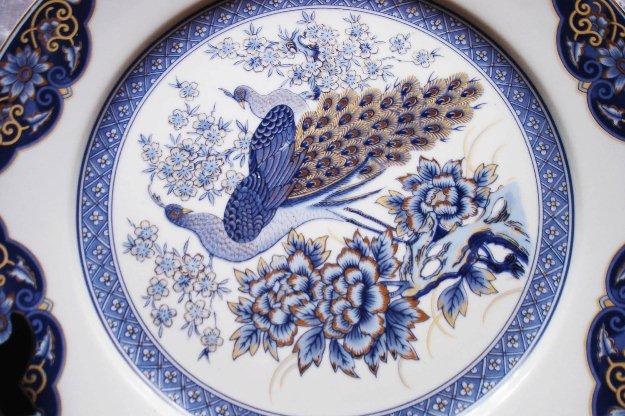 plato de  porcelana -ideal decoracion-con su suporte original