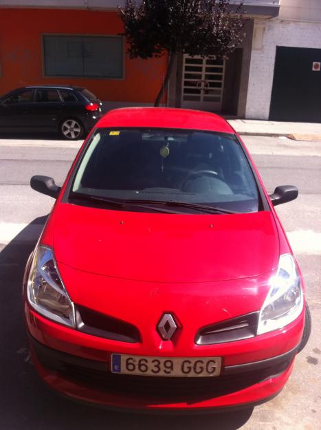 SE VENDE RENAULT - CLIO AUTHENTIQUE 1. 2 16V 75CV