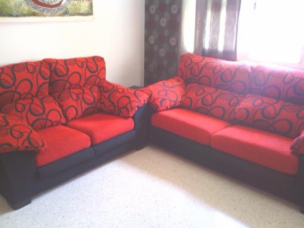 sofás 3+2 rojo-negro 2 años