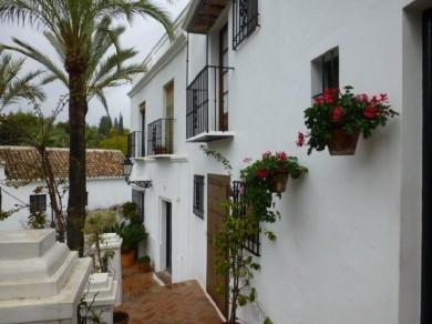 Adosado con 2 dormitorios se vende en Marbella, Costa del Sol