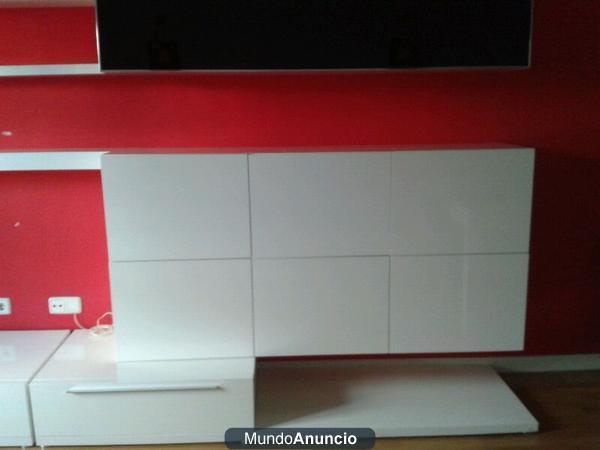 Mueble de salon lacado en blanco, mesa comedor lacada en blanco y chaisse longe negro y rojo