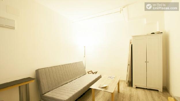 Humble studio apartment in typical Las Cortes