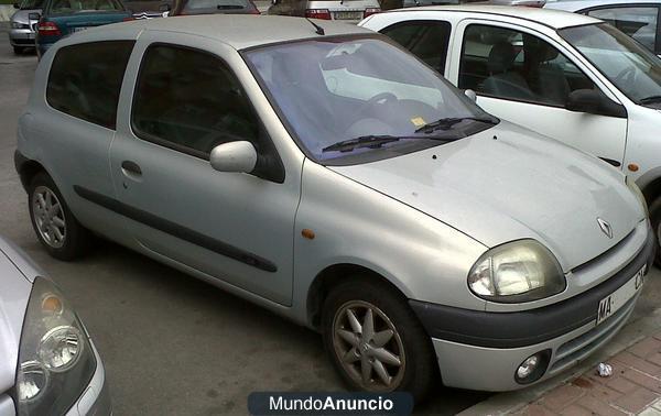 Particular vende Renault Clio 1.4 RT